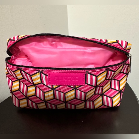 NEW CLINIQUE COSMETICS BAG - Picture 6 of 6
